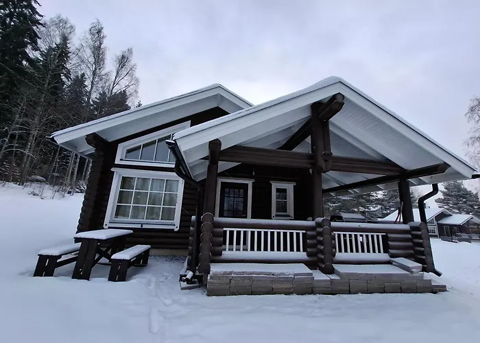 Smaller Aeijaenhonka Cottage